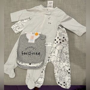NWT Carter's farm animal bundle 2 pack sleep n play 6 months / 3 pack bibs